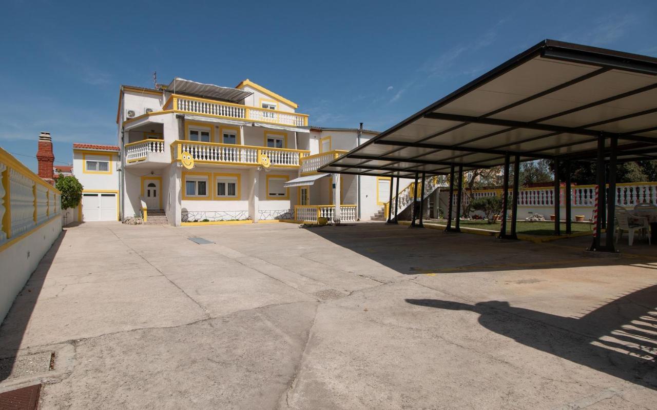 Apartments Klaric Pirovac Exterior photo